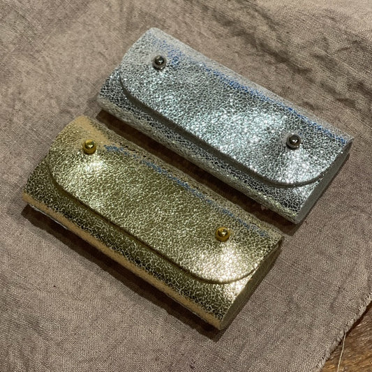 Nåleetui i skinn gull/sølv