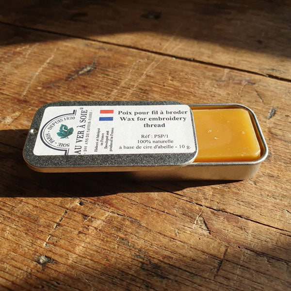 Au Ver à Soie Voks til brodértråd