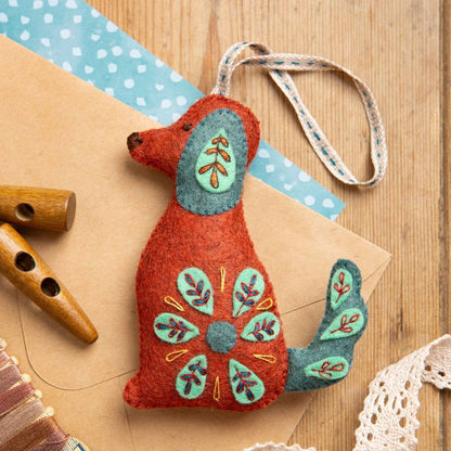 Corinne Lapierre Hund (filt + broderi)