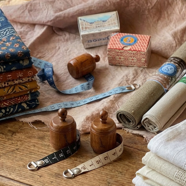 Maison Sajou målebånd i tre-etui