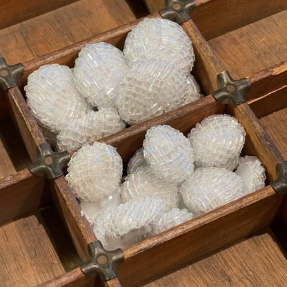 Skimrende knapper med glassperler
